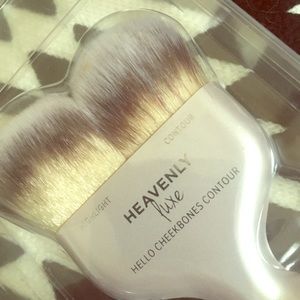 IT cosmetics heavenly Luxe contour brush